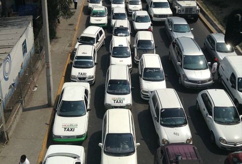 Caravana de transportistas genera caos vial en Periférico Norte - Manifestacion-transportistas_MILIMA20161025_0222_8