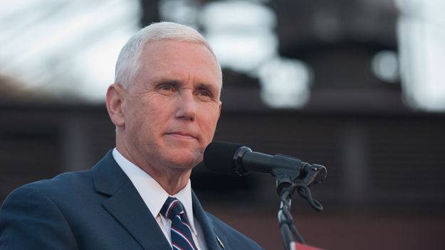 Entregan correos de la gubernatura de Mike Pence - Mike-Pence-2