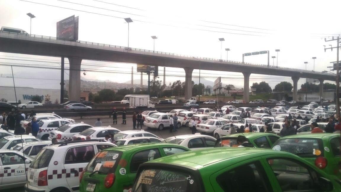 Caravana de transportistas genera caos vial en Periférico Norte