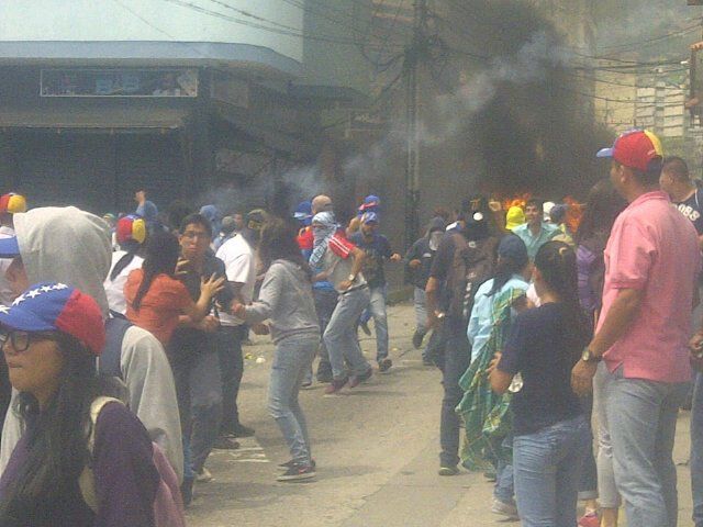 Al menos 140 detenidos y 20 heridos por las marchas en Venezuela - Venezuela-8