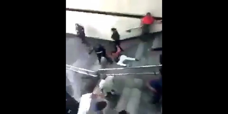 Video: policías arrastran a mujer en el Metro Chabacano