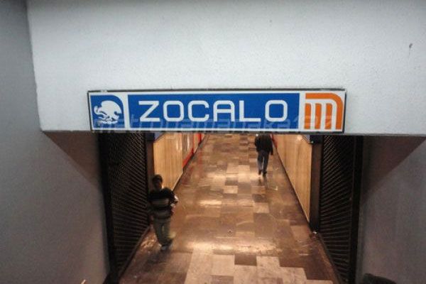 Restablecen servicio en la estación Zócalo del Metro
