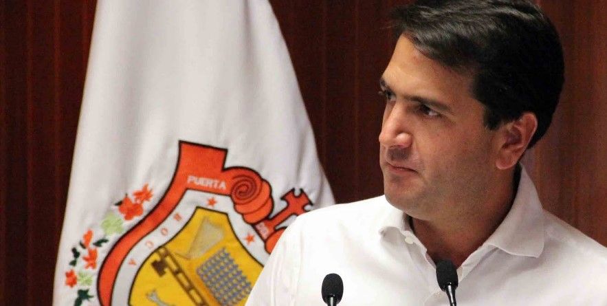 Mujer denuncia a exalcalde de Boca del Río por robo de identidad