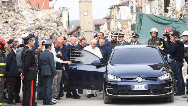 Papa Francisco visita Amatrice, la ciudad devastada por el sismo en Italia - amatrice