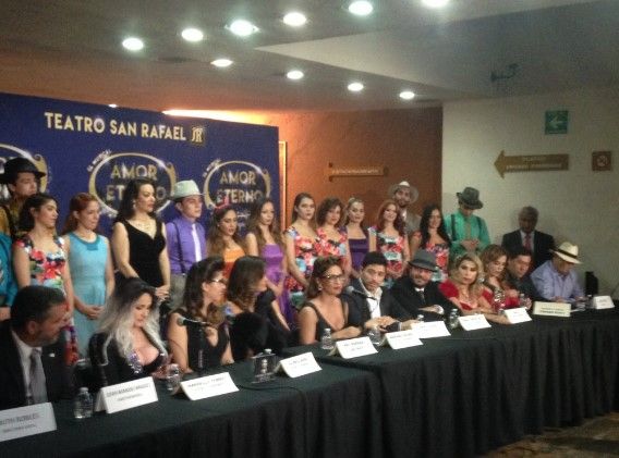 Prohiben utilizar música de Juan Gabriel en obra de teatro - amor-eterno