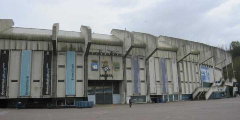 Real Sociedad contrata a indigente que vivía afuera de su estadio