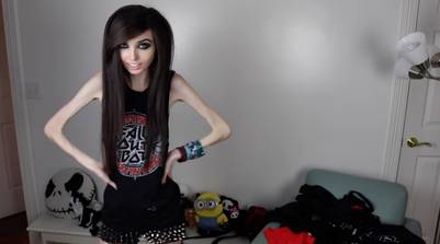 Firman para cerrar canal de YouTube de joven anoréxica - anorexica