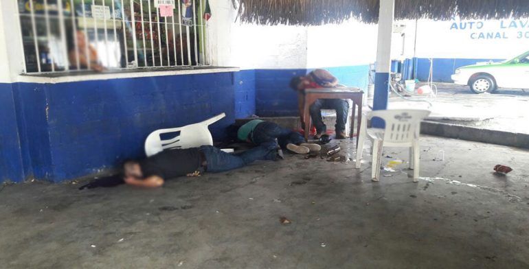 Asesinan a balazos a 3 individuos en un autolavado en Oaxaca - asesi-770x392