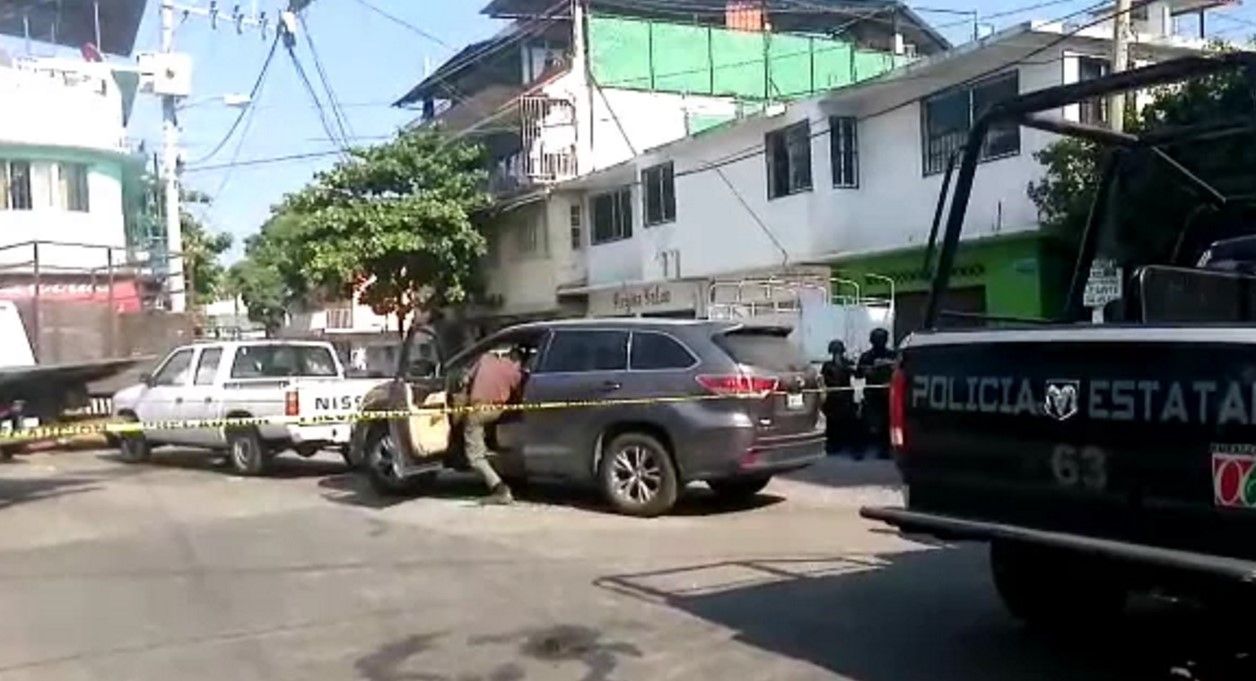 Asesinan a hombre frente a colegio en Acapulco