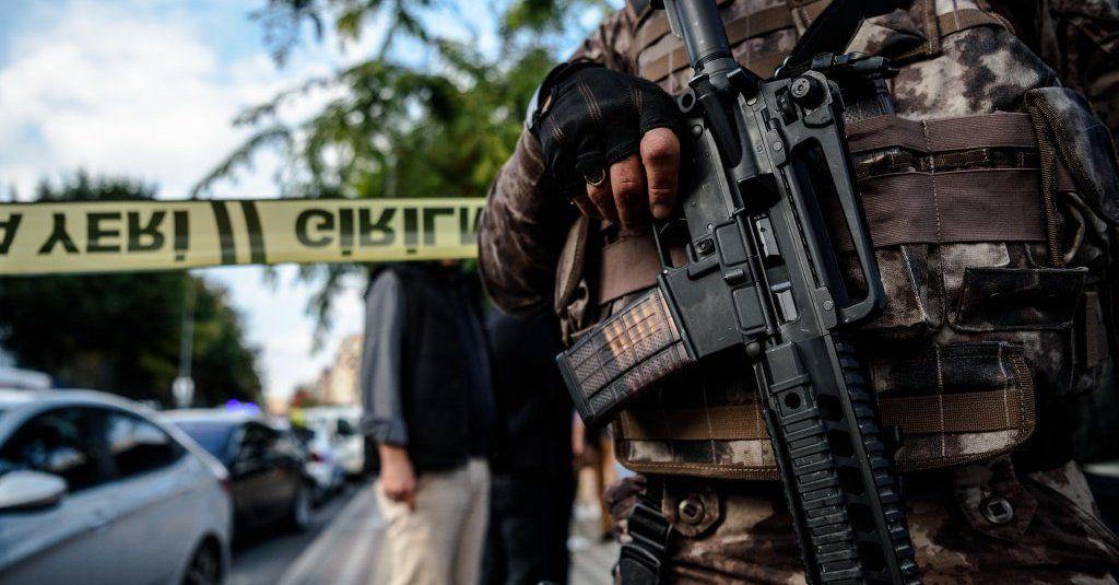 Atentado con coche bomba deja 18 muertos en Turquía