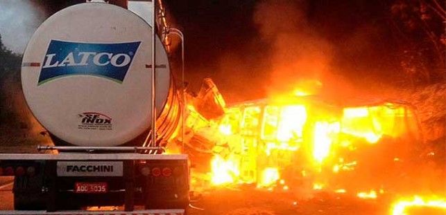 Autobús choca contra camión y deja 20 muertos en Brasil