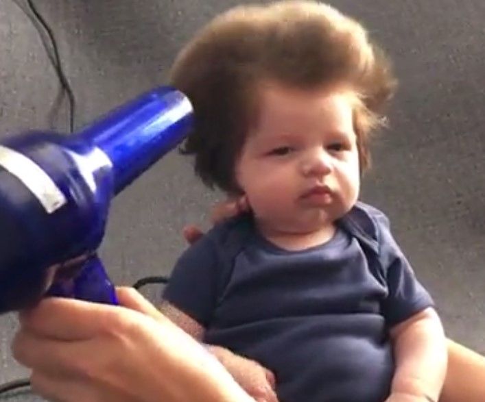Bebé con mucho cabello se vuelve viral en redes - bebé-cabello-I