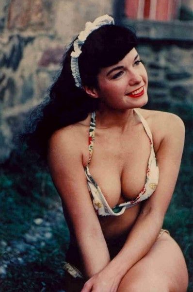 Las 13 celebridades muertas mejor pagadas de 2016 - betty-page