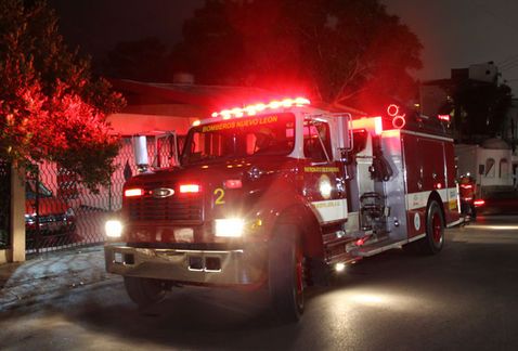 Lanzan bomba molotov a casa en Monterrey