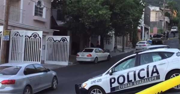 Asesinan a hombre afuera de su casa en Nuevo León
