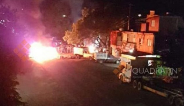 Queman vehículos en Buenavista, Michoacán - buenavista-michoacan