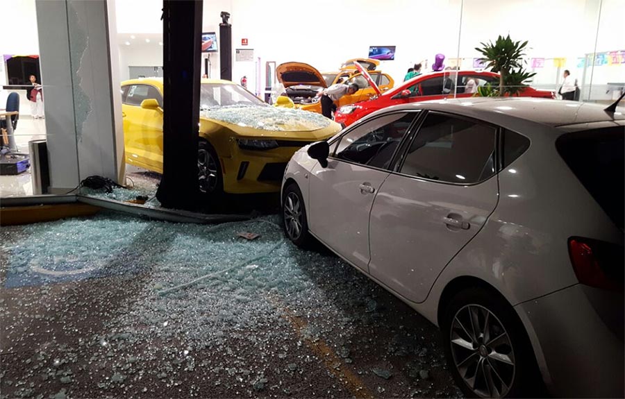 Niño de 7 años choca Camaro - camaro-3
