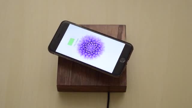 El cargador que hace levitar celulares - cargador-II