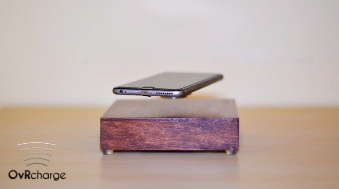 El cargador que hace levitar celulares - cargador