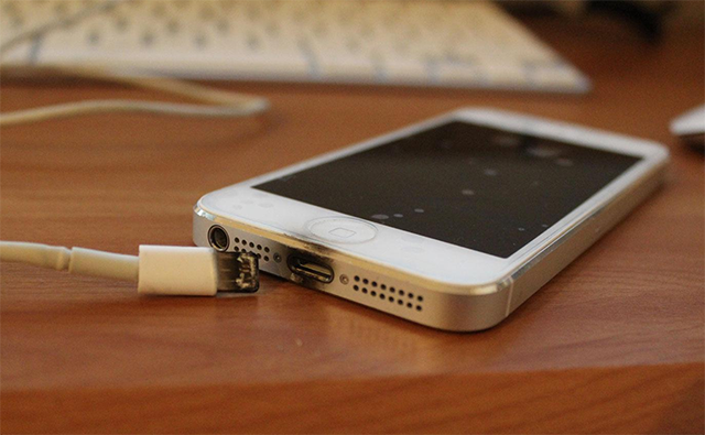 Apple detecta venta de cargadores falsos en Amazon