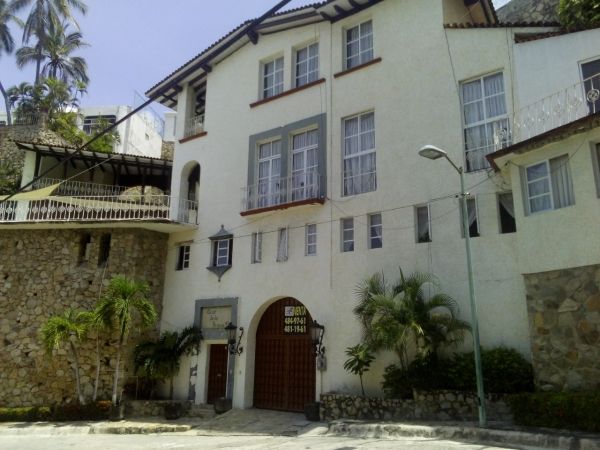 Juan Gabriel tenía más de 100 casas: amigo - casa-Juan-Gabriel-ciudad-acapulco