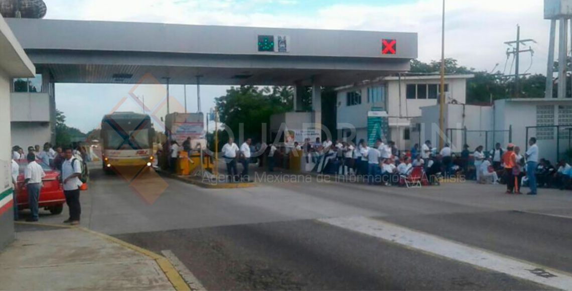 Trabajadores de Salud bloquean 23 puntos carreteros en Oaxaca - cct_2-1140x580