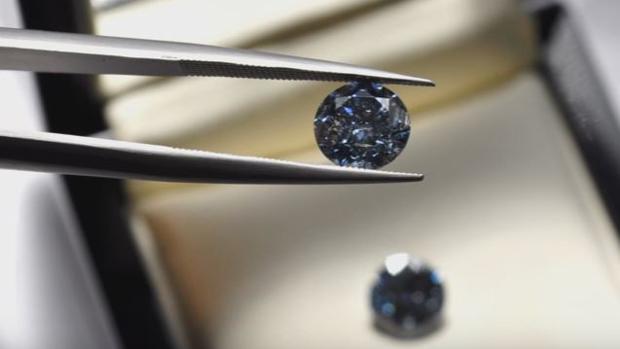 Cenizas de difuntos pueden convertirse en diamantes, lienzos y tatuajes Cenizas de difuntos pueden convertirse en diamantes, lienzos y tatuajes