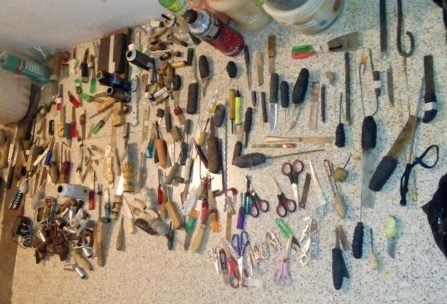 Decomisan dinero, drogas y teléfonos celulares en cárcel de Puebla