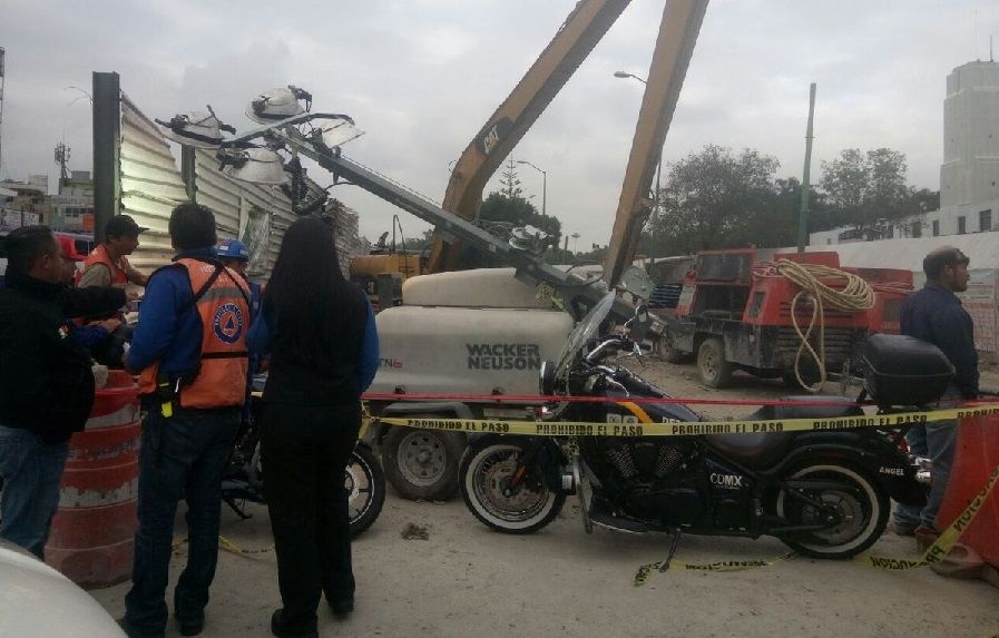 Derrumbe en instalaciones de Bancomer deja tres lesionados