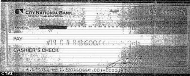 Mujer revela cartas enviadas por Michael Jackson luego de supuestamente abusar de ella a los 12 años - cheque-2