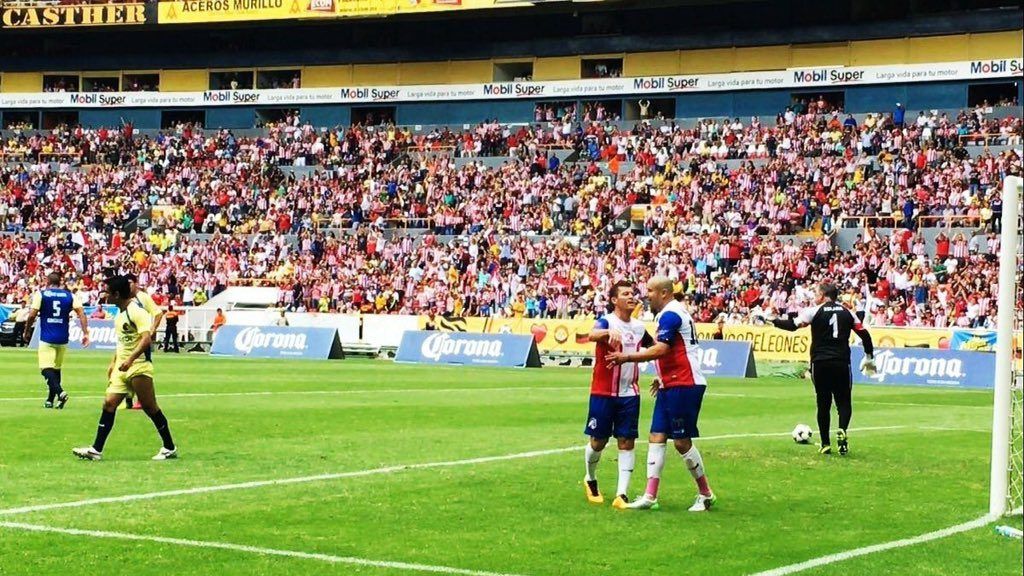 Chivas se impone al América en Clásico de leyendas - chivas-américa-leyendas-3-1024x576
