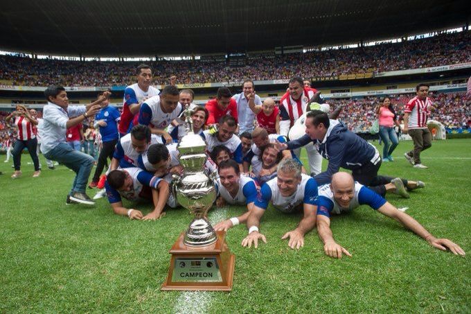 Chivas se impone al América en Clásico de leyendas - chivas-américa-leyendas