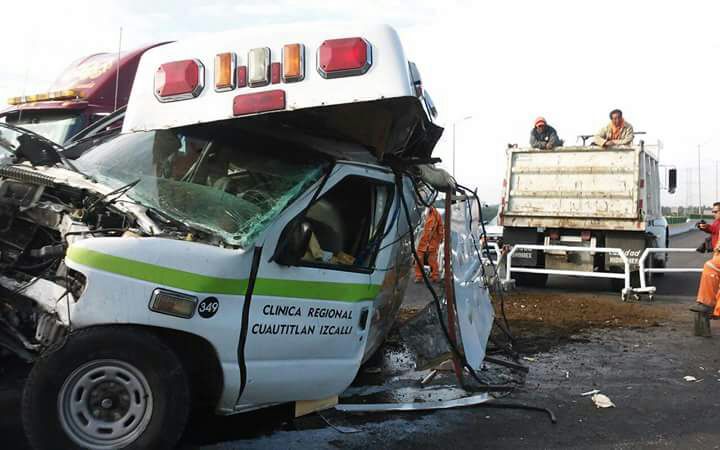 Choca tráiler con ambulancia en Autopista México-Toluca - choque-mexico-toluca-3