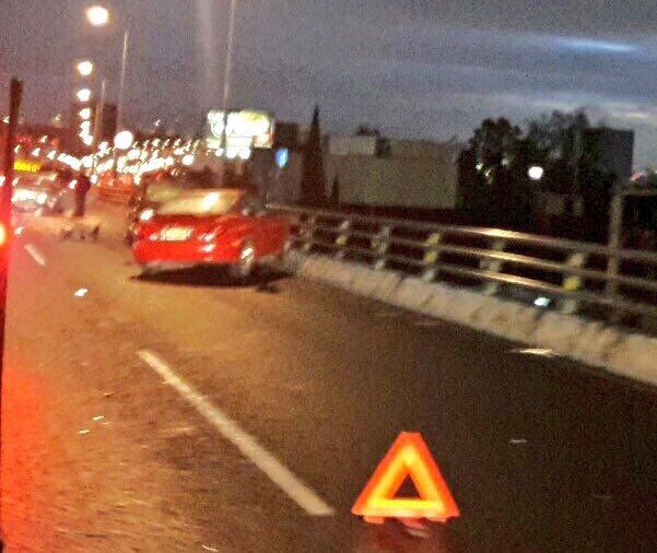 Chocan dos automóviles en Segundo Piso del Periférico