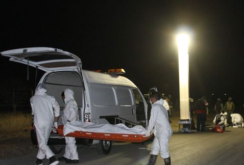 Choque entre automóvil y tráiler deja 3 muertos en Nuevo León