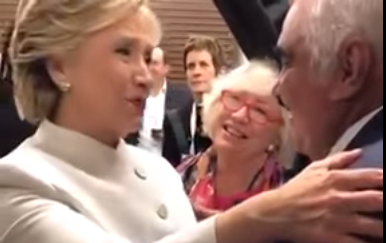 Video: Hillary Clinton abraza a Vicente Fernández
