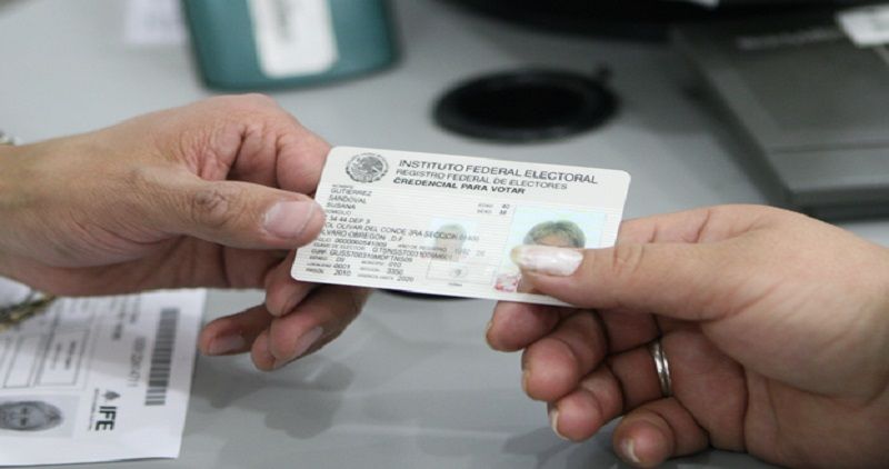 PGR investiga 120 delitos electorales - credencial-del-ife