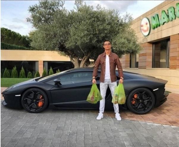 Se burlan de Cristiano Ronaldo en redes sociales por fotografía con Lamborghini nuevo - cristiano-ronaldo-auto-2