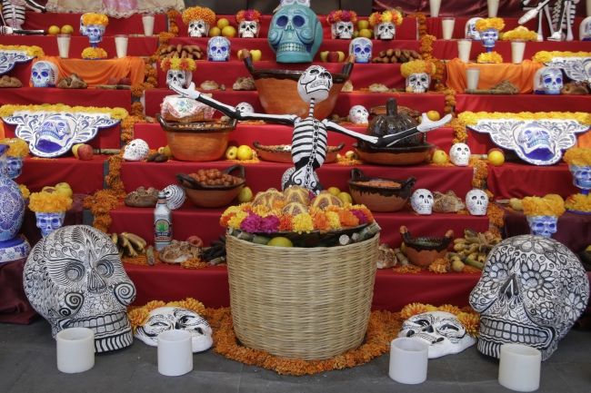 Prevén derrama de más de 16 mil mdp por Día de Muertos Prevén derrama de más de 16 mil mdp por Día de Muertos