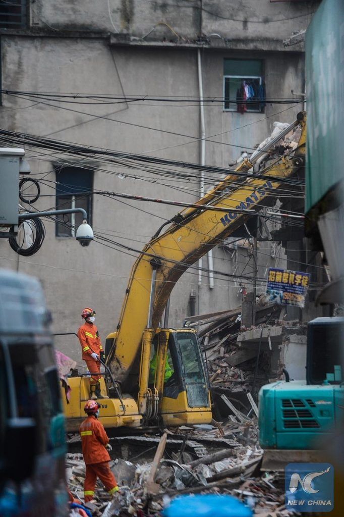 Derrumbe en conjunto habitacional deja 17 muertos en China - derrumbe-china-Wenzhou-2-682x1024
