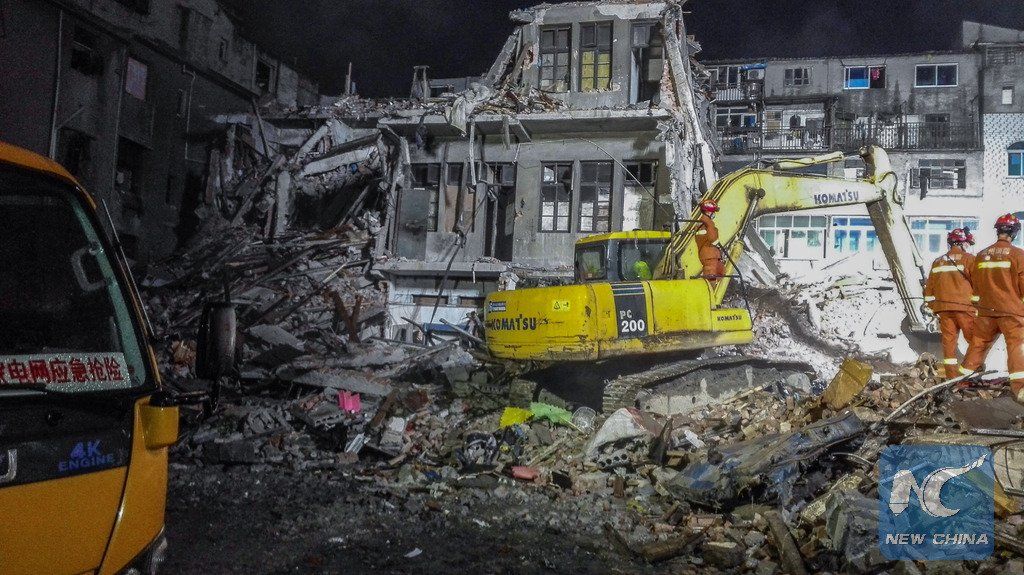 Derrumbe en conjunto habitacional deja 17 muertos en China