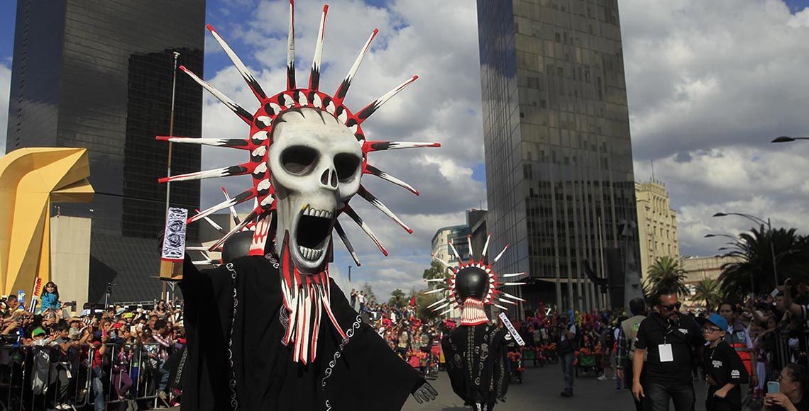 Galería: desfile por '007 Spectre' en el Zócalo capitalino - desfile-dia-de-muertos-calavaras-zocalo-RA11