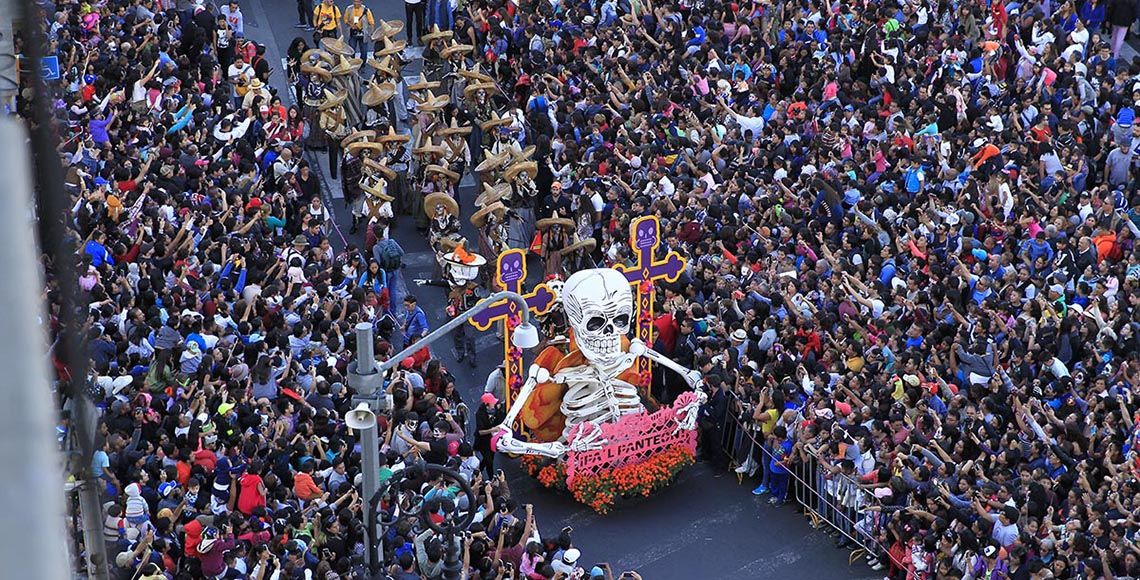 Galería: desfile por ‘007 Spectre’ en el Zócalo capitalino