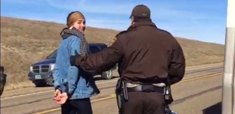 Video: arrestan a la protagonista de la trilogía Divergente