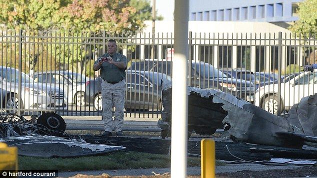 Piloto estrella intencionalmente su avión en Connecticut. Un muerto y 3 heridos - explosion-avion-connecticut-1