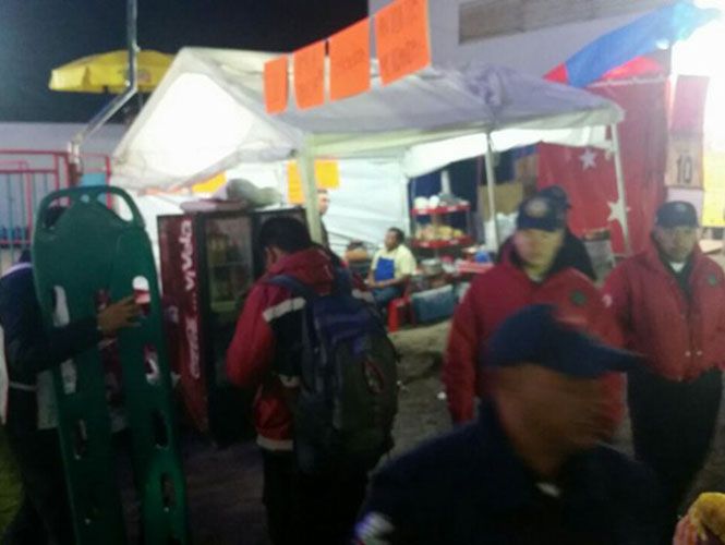 Madre e hijo salen despedidos de juego de feria en Pachuca - feria-pachuca-3