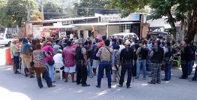 Policías comunitarios se enfrentaron en Guerrero - fsdg5
