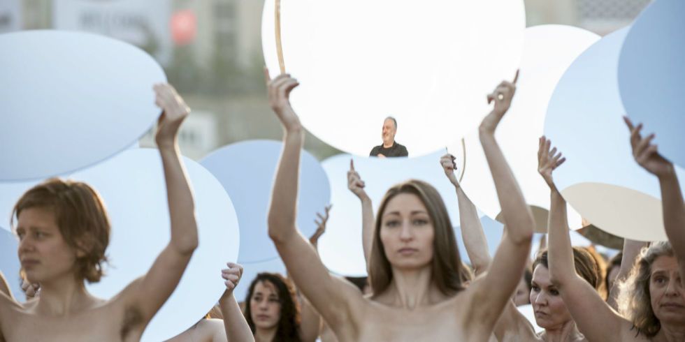 Mujeres desnudas protestan contra Trump