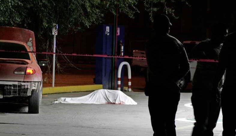 Ejecutan a dos hombres en gasolinera de Ciudad Juárez