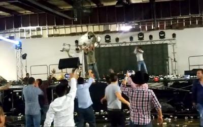 Video: destrozan escenario por cancelación de concierto de Gerardo Ortiz